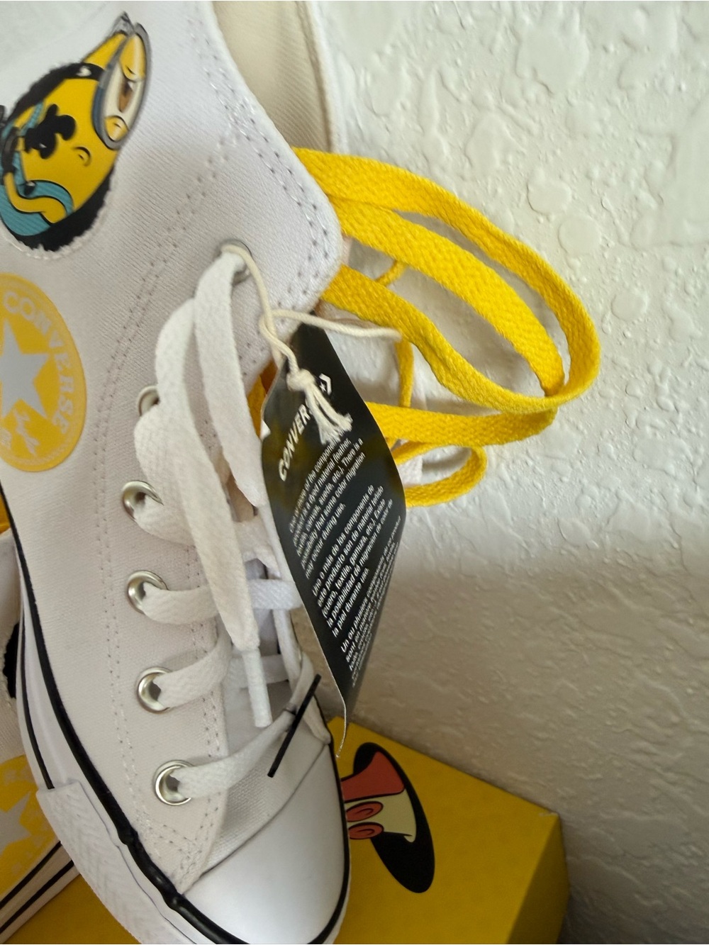 New womens Converse White & Yellow Minions High-Top shoes, backpack - Picture 6 of 7